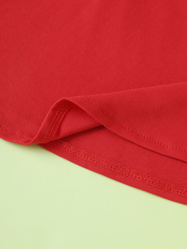 Gadis Merah Rok Pendek Dan Gaun Dengan Cinta Pola Hati Dalam Polyester Spandex