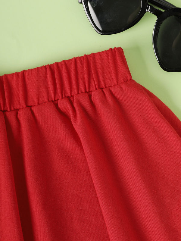 Gadis Merah Rok Pendek Dan Gaun Dengan Cinta Pola Hati Dalam Polyester Spandex
