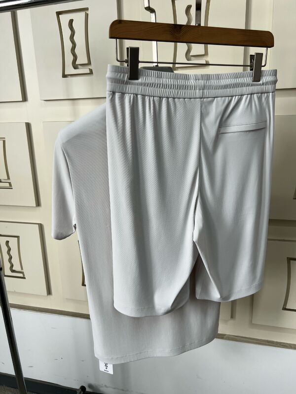 Atasan & Celana Pendek Lengan Pendek Olahraga Pria Abu-abu Muda, Kaos Pria yang Nyaman & Bernapas