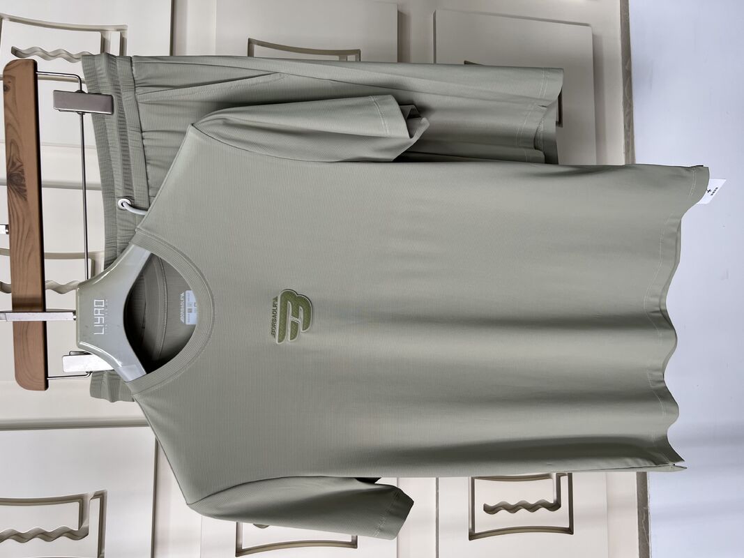 Pria Kualitas Tinggi Kebugaran Berlari celana pendek Bernafas Bahan cepat kering Panjang lutut Musim Panas Kembali Kantong Kantong Desain sederhana